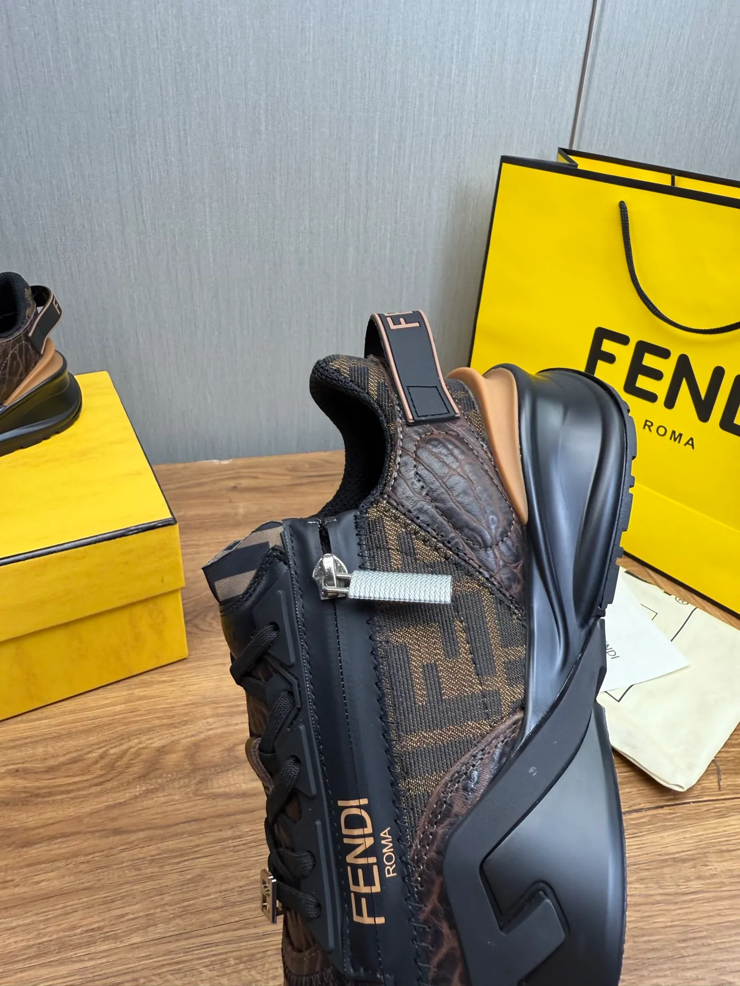 Men's men's shoes 💰620💰 Fendi [Fendi] hot style is on the market 🔥Fashionable casual men's shoes 🔱 Made of original brand fly-knit fabric. Original cowhide + breathable mesh lining + sheepskin feet, perfect shape, top quality, you deserve it 🔜Original rubber outsole, ultra-light, non-slip and wear-resistant 👣 Standard size 38-44